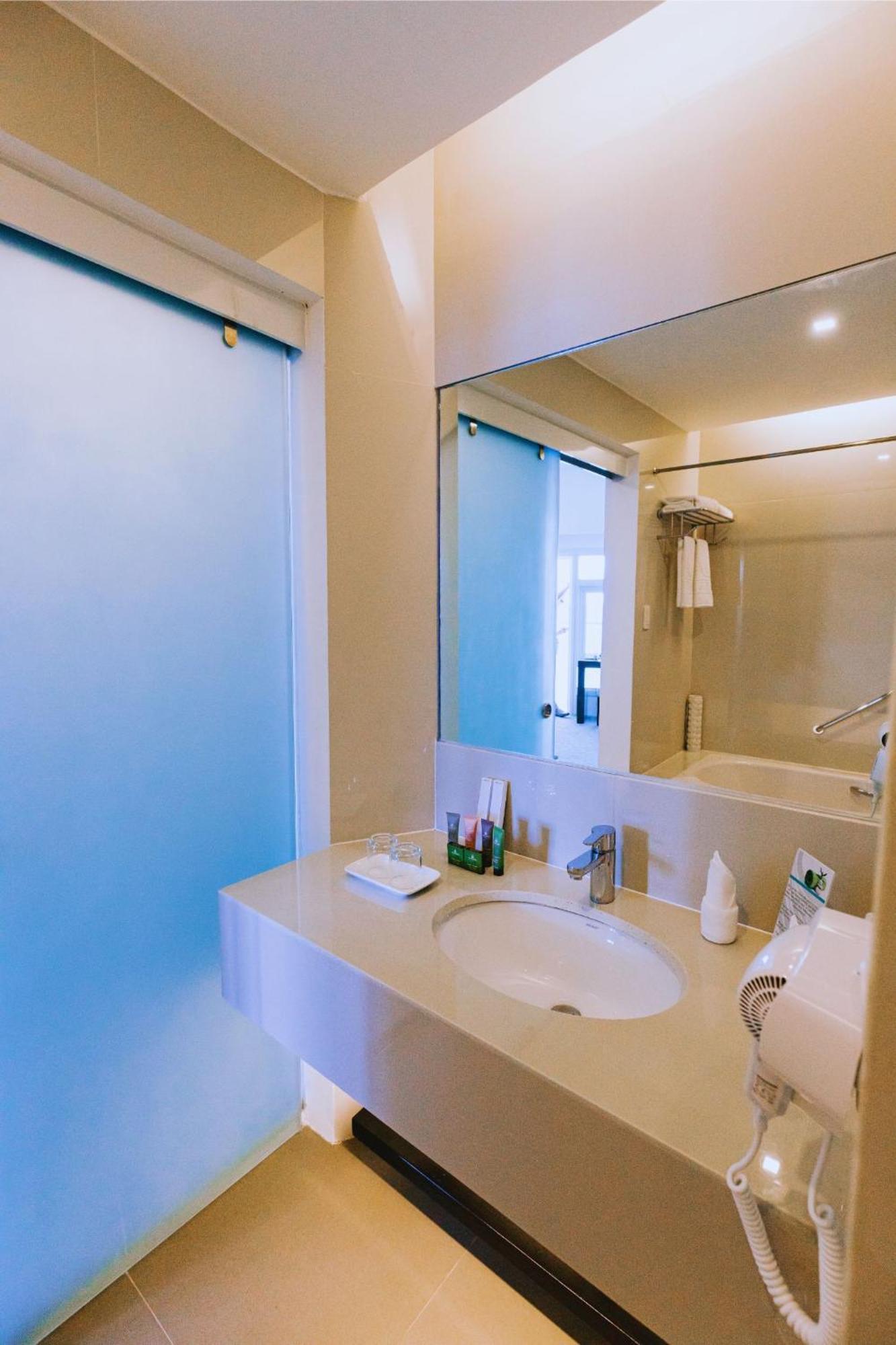 Arterra Seaview Resort Lapu-Lapu City Zewnętrze zdjęcie