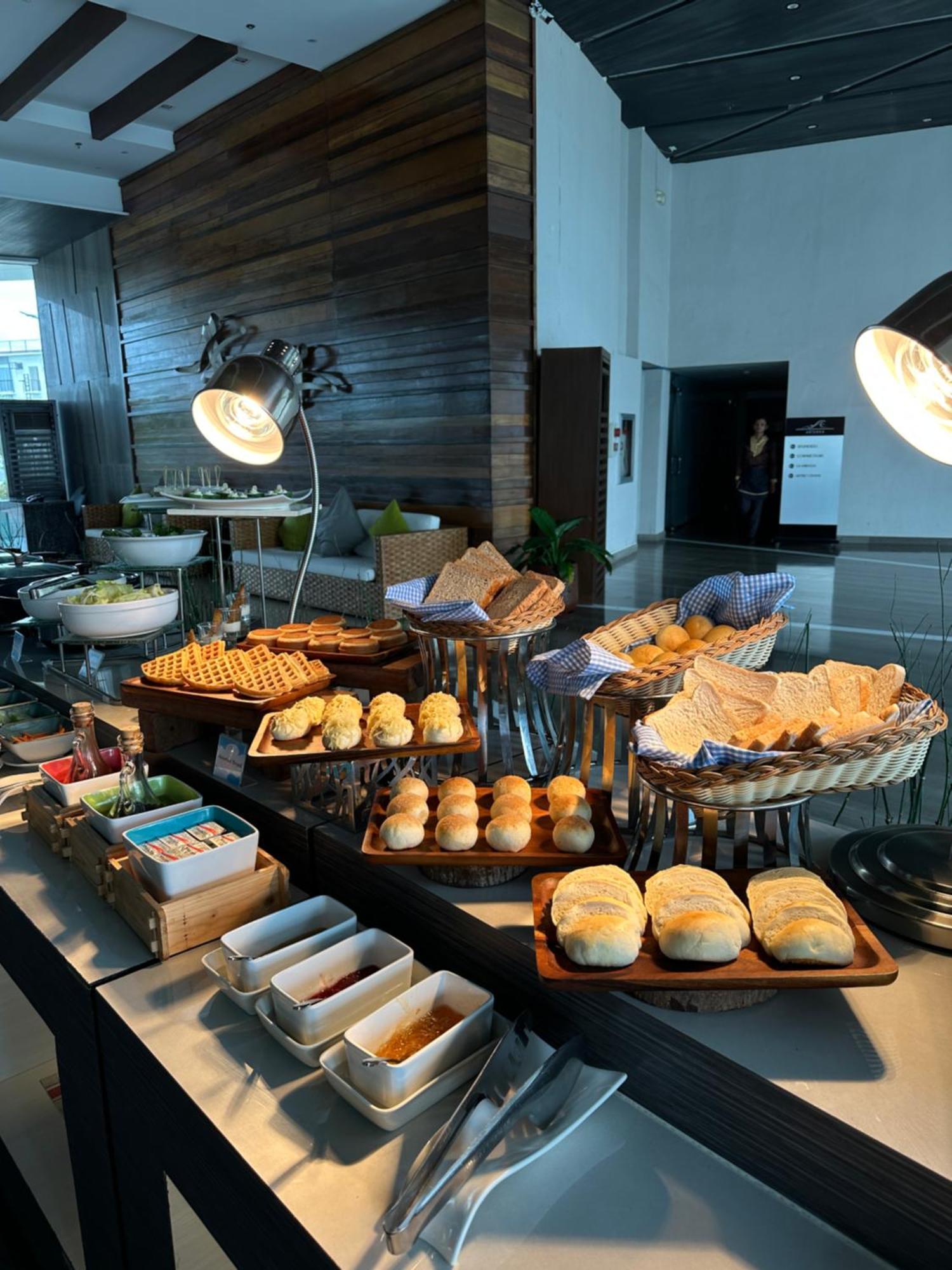 Arterra Seaview Resort Lapu-Lapu City Zewnętrze zdjęcie
